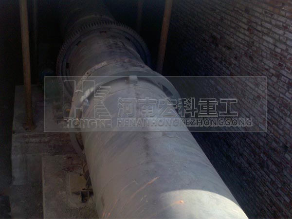 新疆哈密雙段陶?；剞D(zhuǎn)窯生產(chǎn)現(xiàn)場